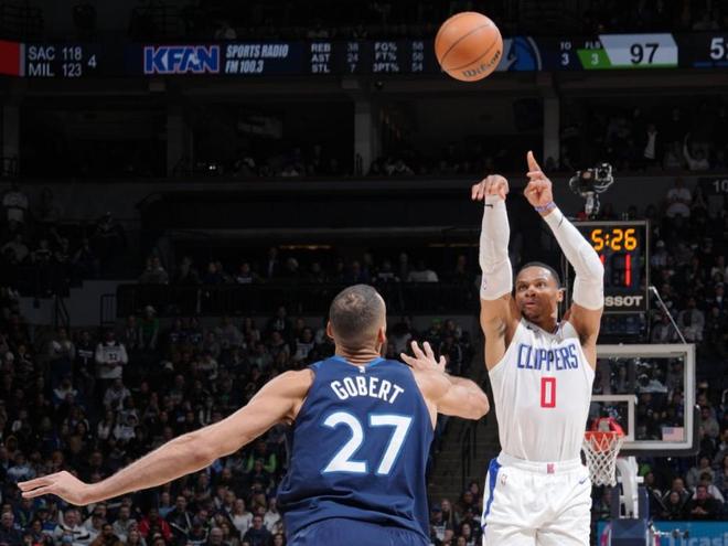 广东队翻盘北京队，戈贝尔带队取胜