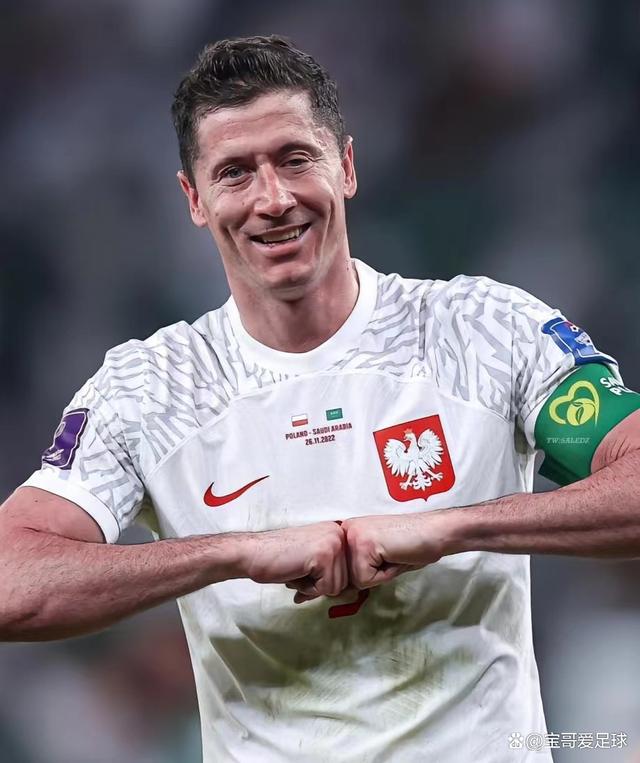 墨西哥横扫日本，莱万高光表现