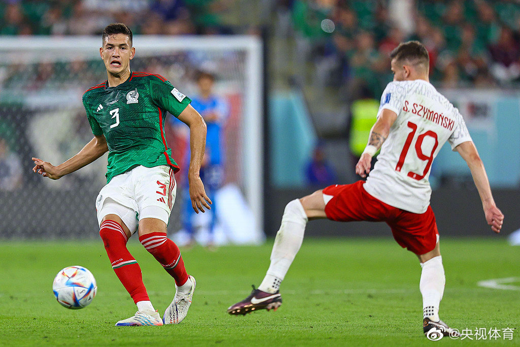 墨西哥横扫日本，莱万高光表现