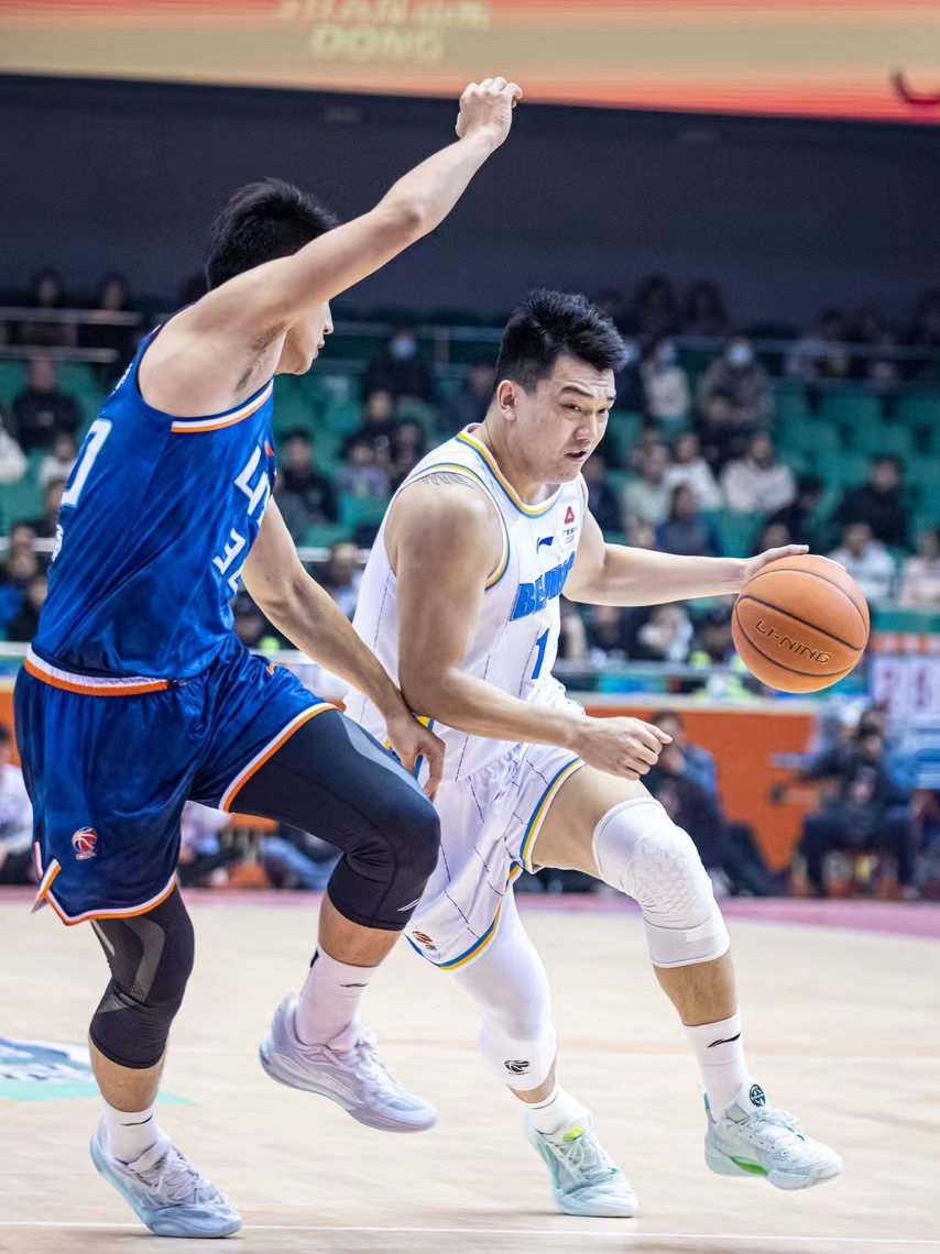 山西队横扫步行者，高诗岩关键制胜