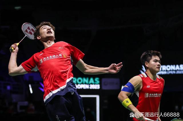 泰国队鏖战印度队，黄鸭组合扛起全队