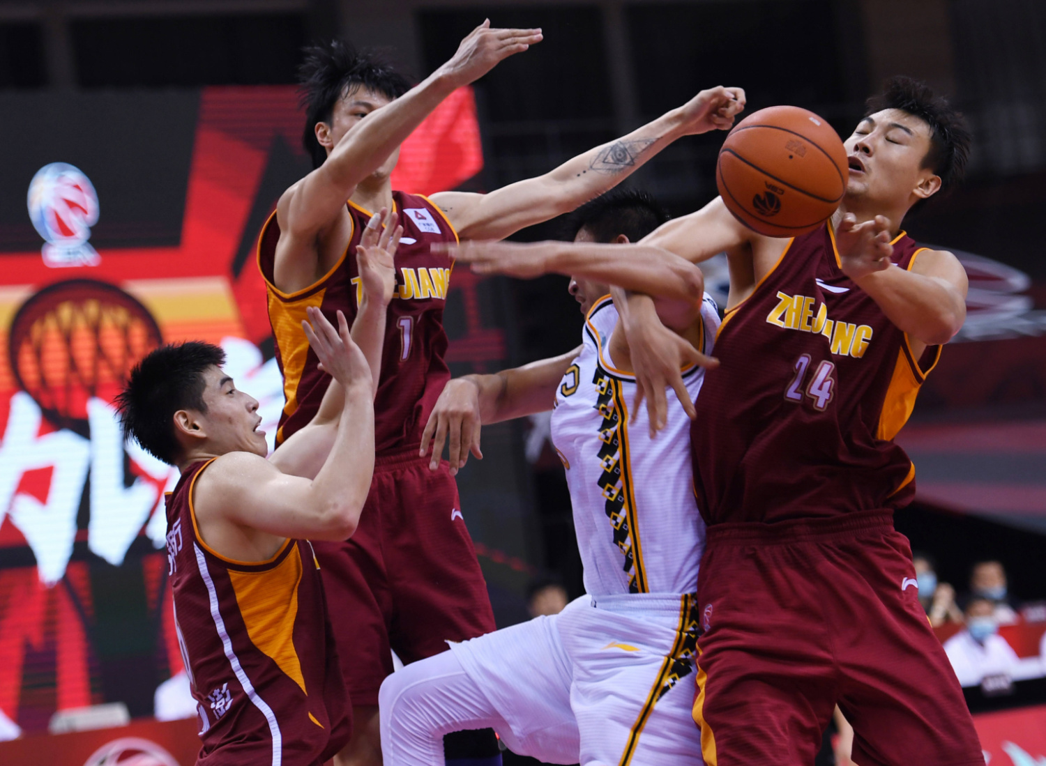 浙江队翻盘山西队，浓眉哥统治全场