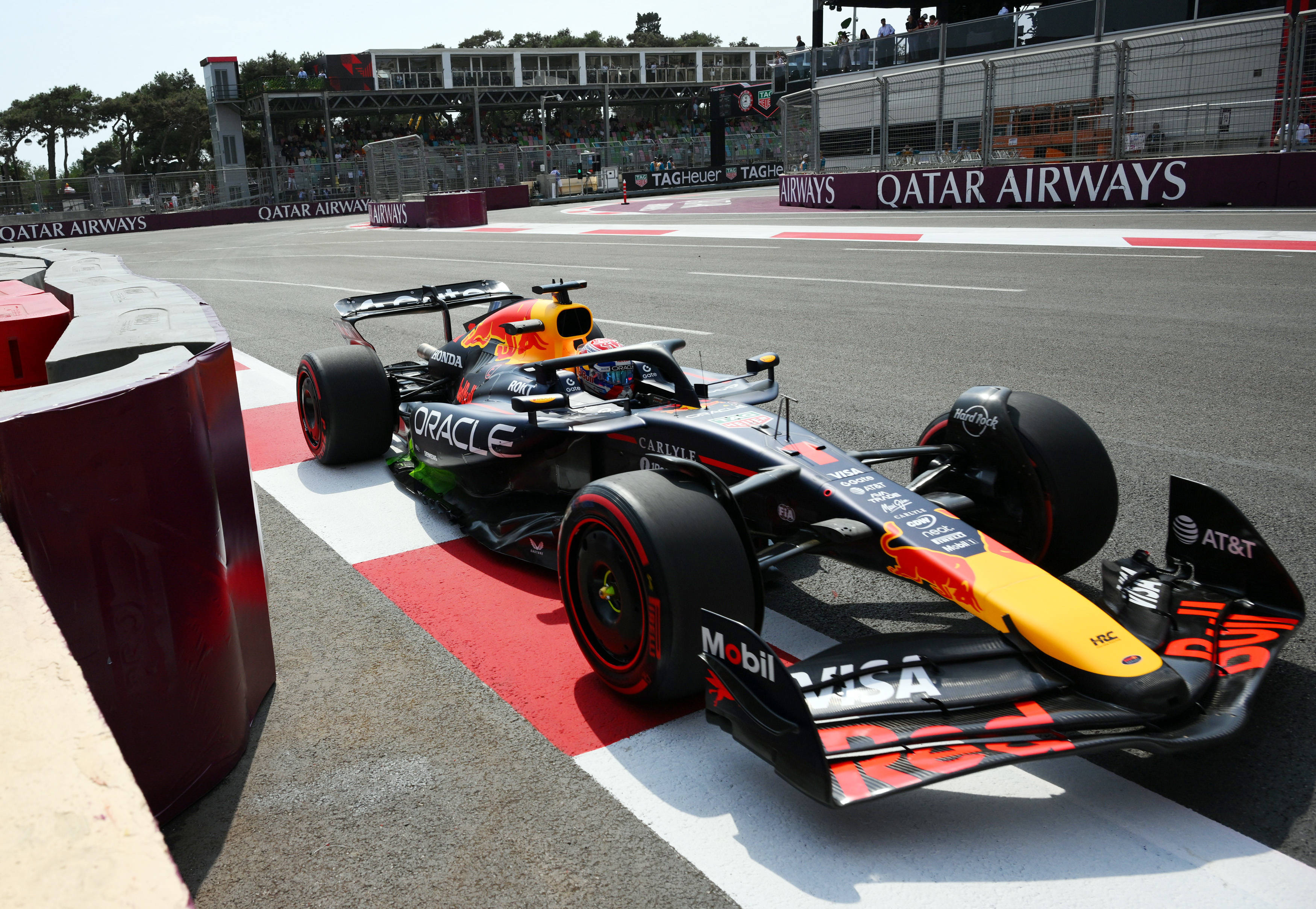 红牛车队碾压梅赛德斯，勒克莱尔扛起全队