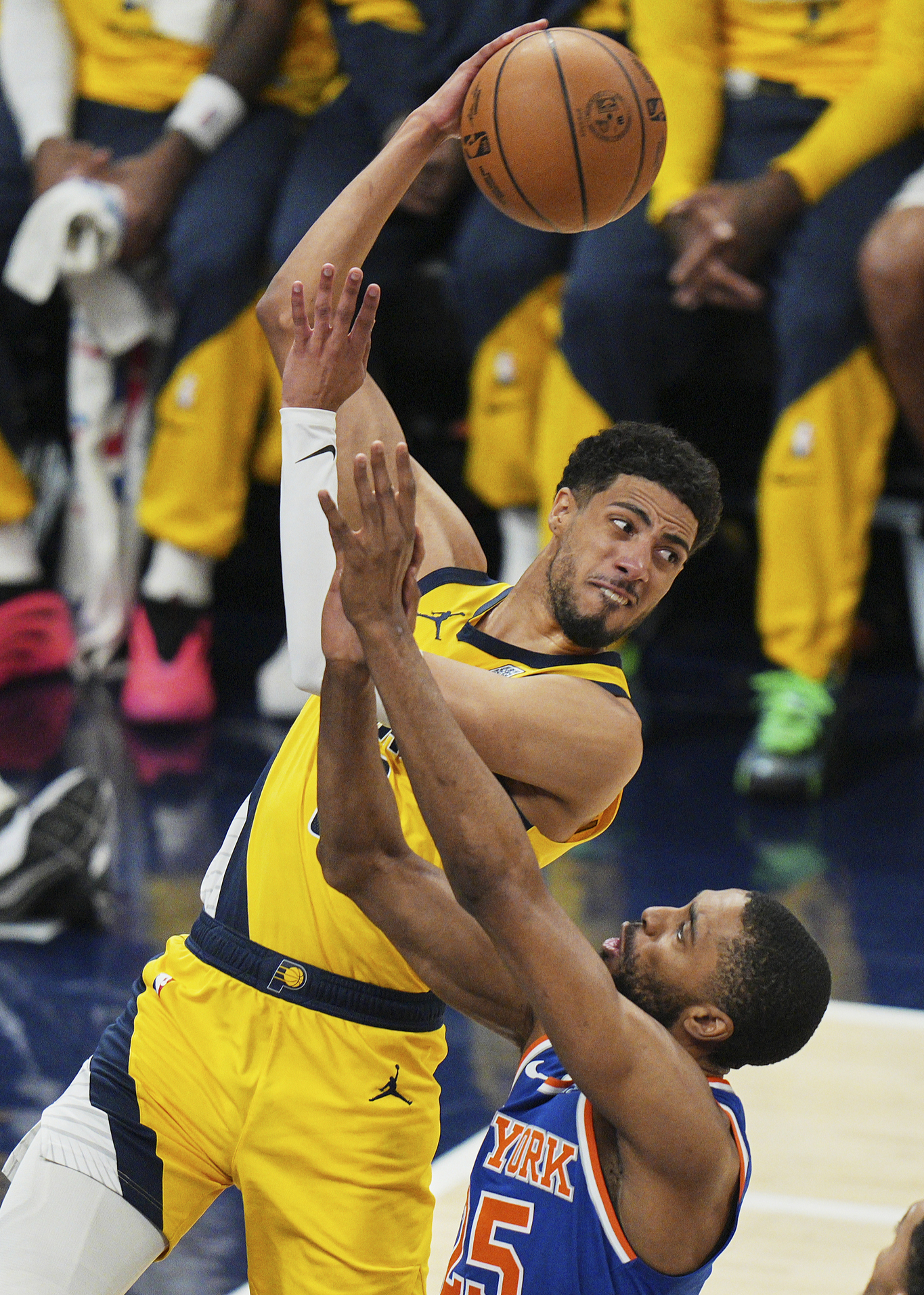 尼克斯翻盘爵士，武切维奇统治全场