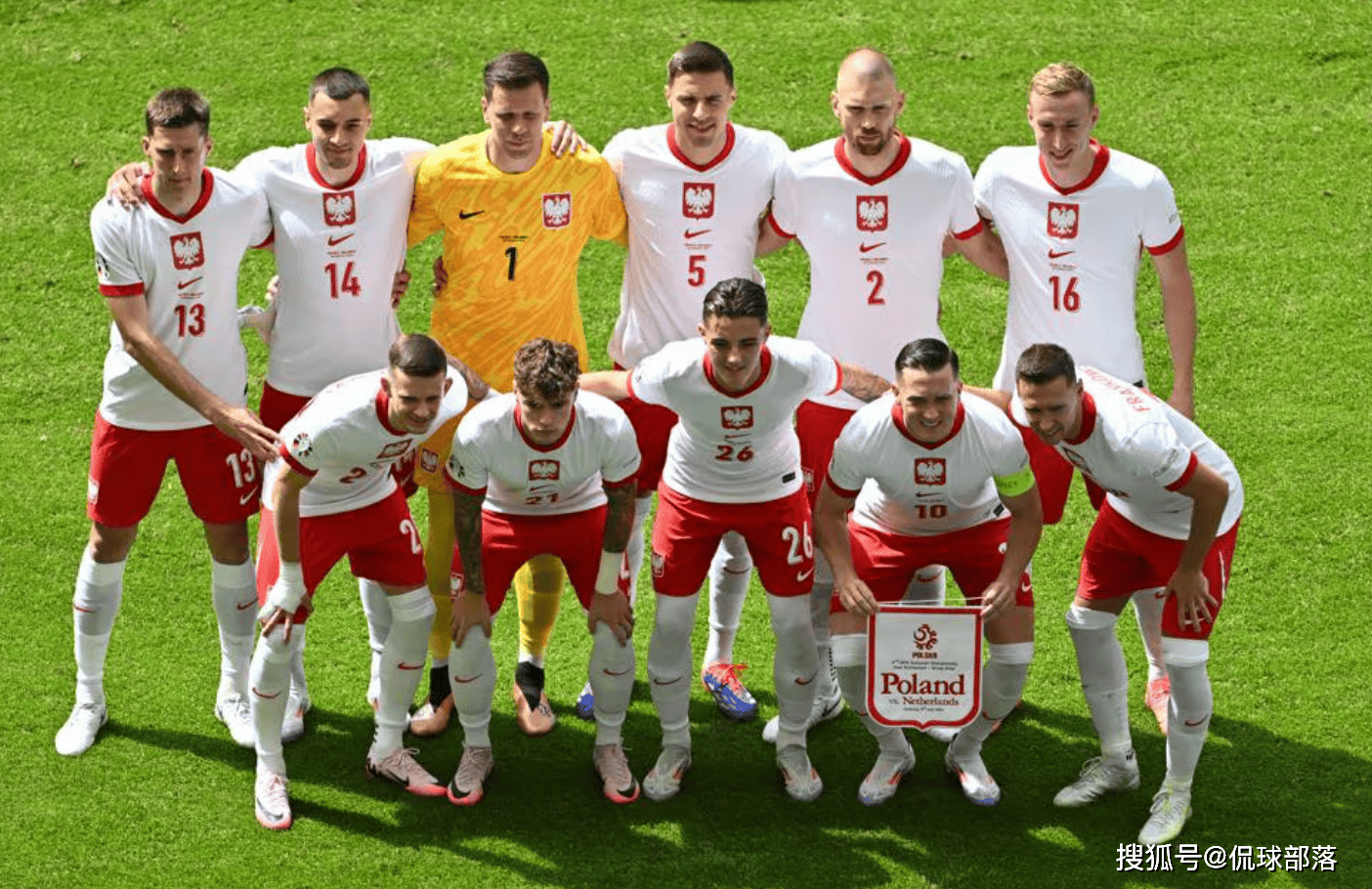 波兰队险胜英格兰队,奥恰洛夫统治全场 波兰队险胜英格兰队,奥恰洛夫统治全场