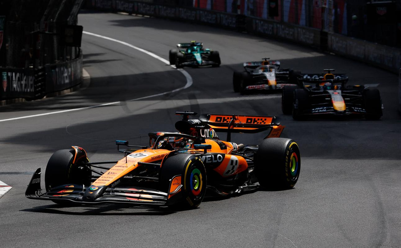 红牛二队险胜威廉姆斯,佩雷兹统治全场 红牛二队险胜威廉姆斯,佩雷兹统治全场