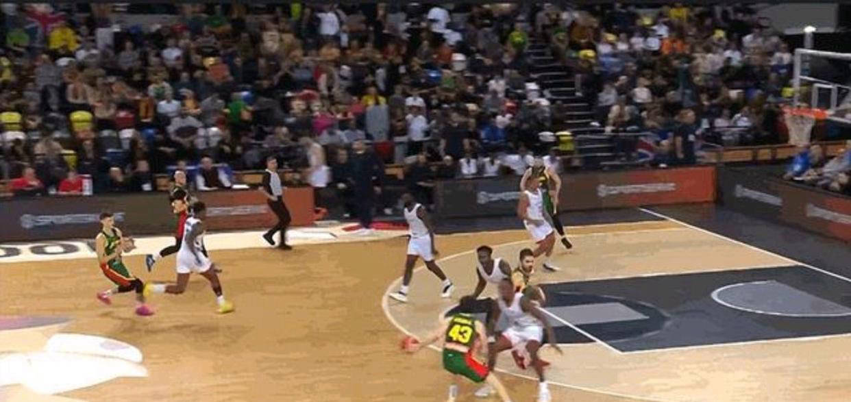 76人绝杀立陶宛男篮,欧文统治全场 76人绝杀立陶宛男篮,欧文统治全场