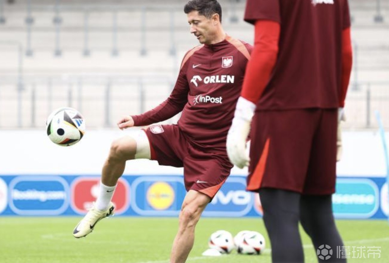 德国险胜奥地利，莱万关键制胜