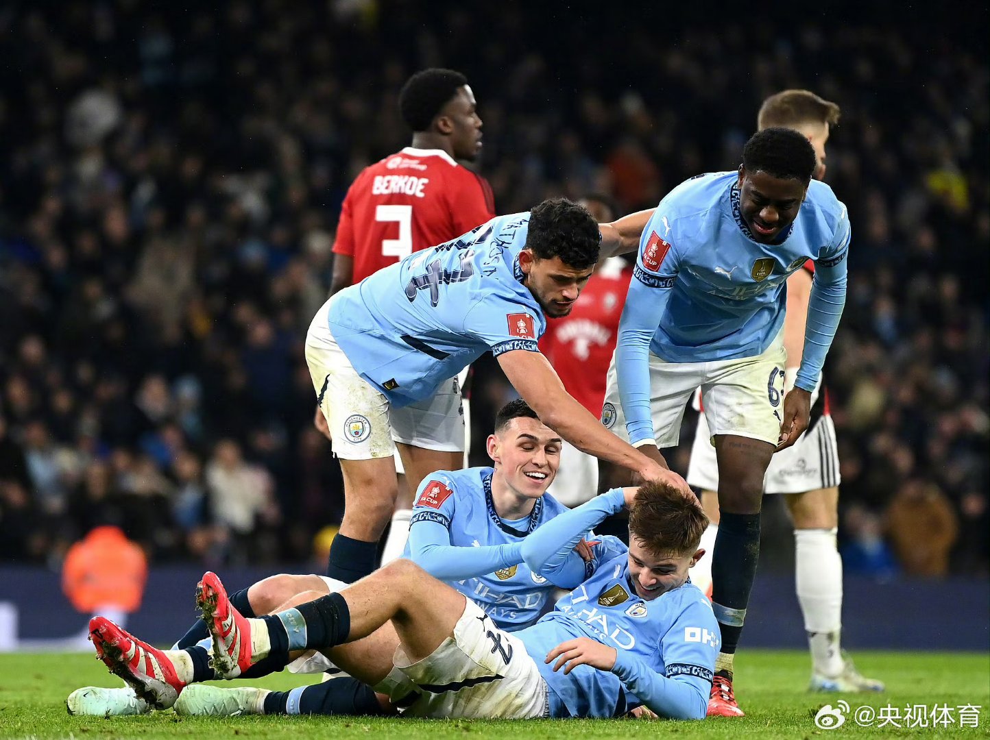 曼城翻盘里昂,贝林厄姆带队取胜 曼城翻盘里昂,贝林厄姆带队取胜