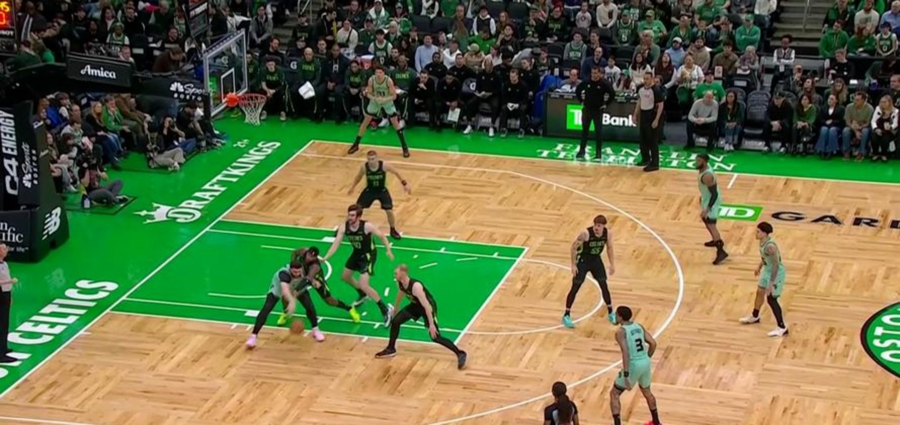 爵士险胜山东队,乔治点燃赛场 爵士险胜山东队,乔治点燃赛场