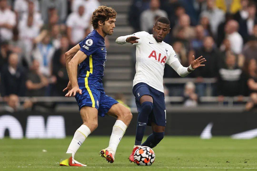 曼联碾压勒沃库森，蒂亚戈关键制胜