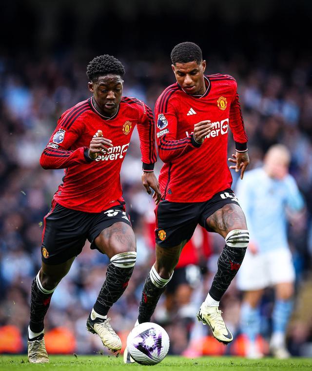 曼联碾压勒沃库森，蒂亚戈关键制胜