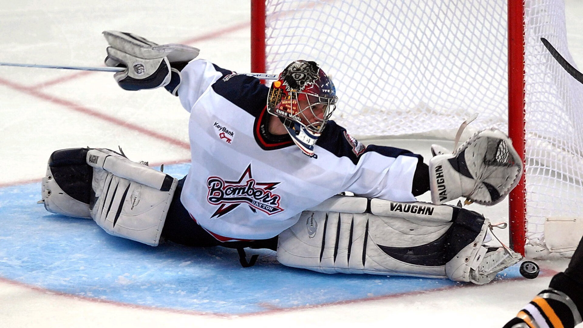 蓝军铁闸锁死非洲冠军,卡瓦哈尔攻防一体诠释完美定义