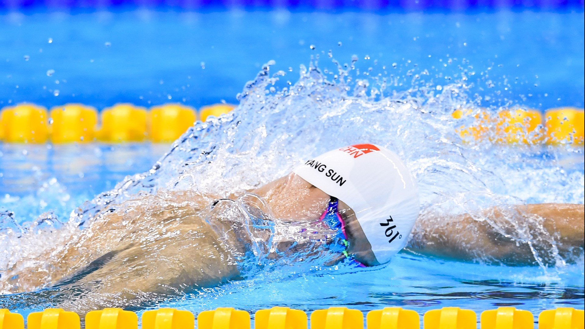 绿茵场与赛车道的双重奏，哥斯达黎加逆转奇迹与阿什拉夫的赛道超车哲学