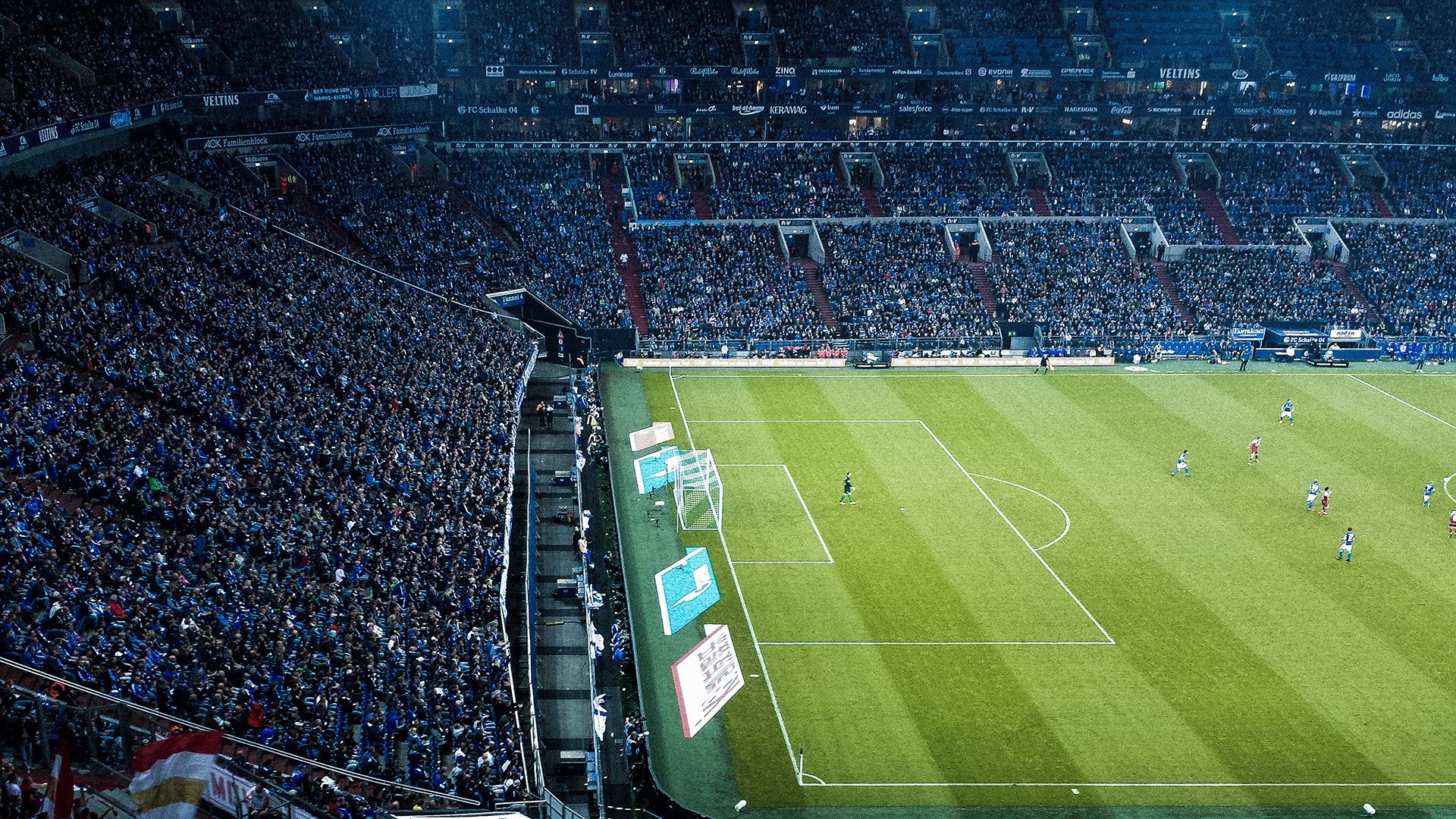 赛道与绿茵的交汇，当F1争冠焦点映射瑞典足球的绝杀时刻